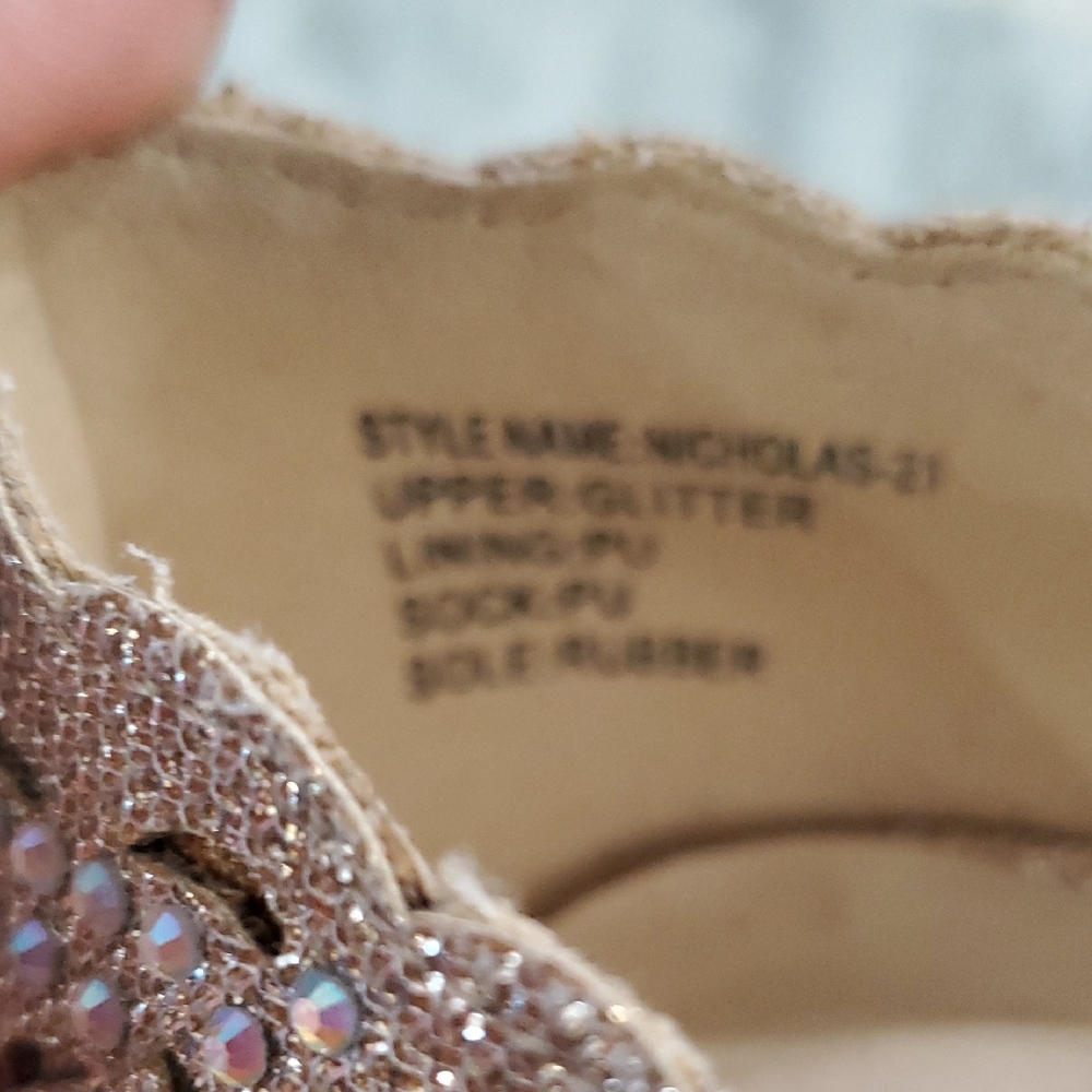 Celeste Gold Heels with Elegant Laser-Cut Design Sz 7 Wedding Graduation. - Picture 9 of 16